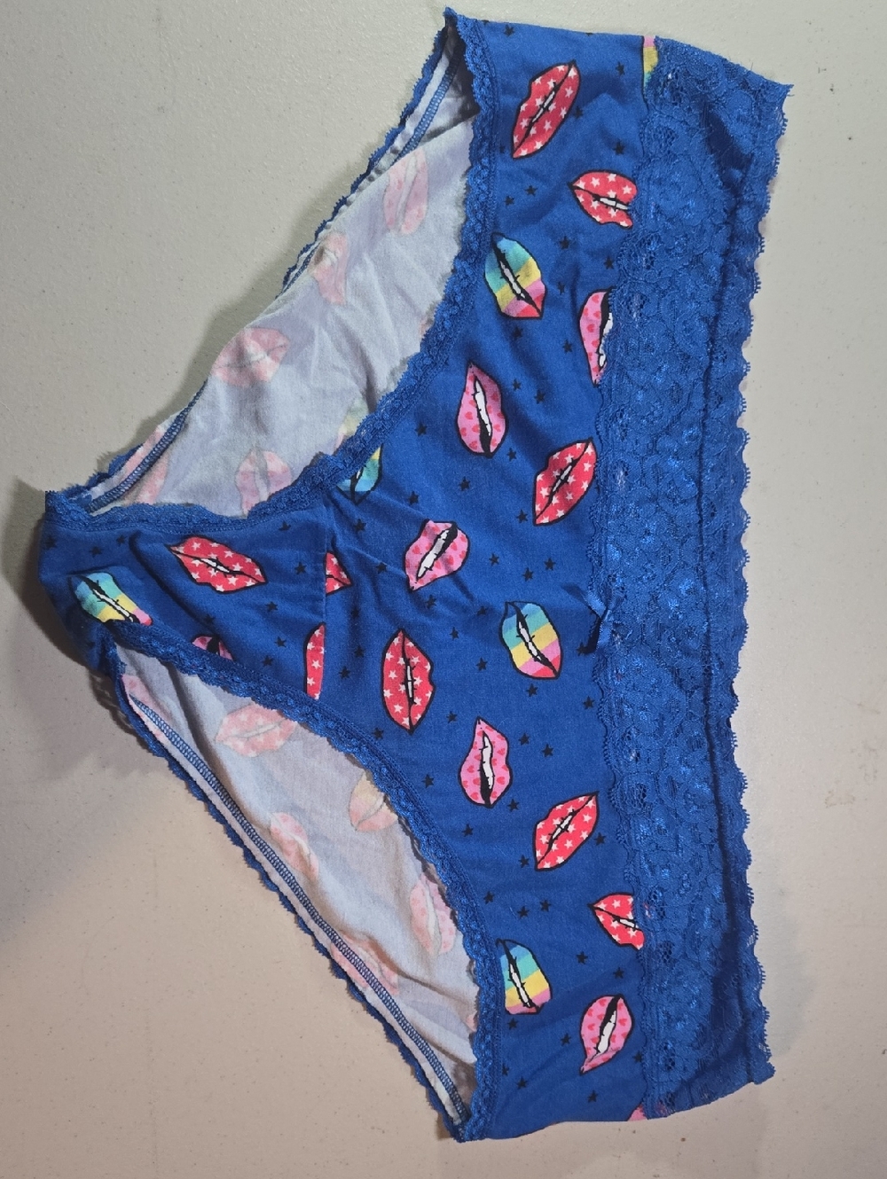 Blue Kiss-Print Cotton Briefs with Lace Trim